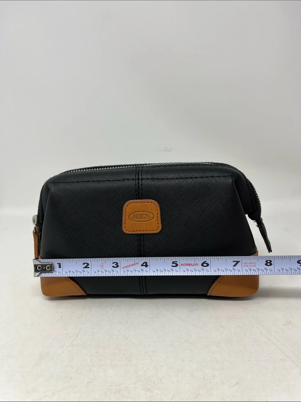 BRIC’S TRAVEL TOILETRY ZIPPER BAG QATAR AIRLINES BLACK AND TAN
